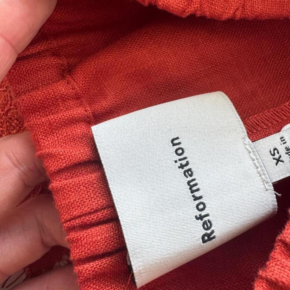 Reformation red lace linen shorts - Picture 3 of 3